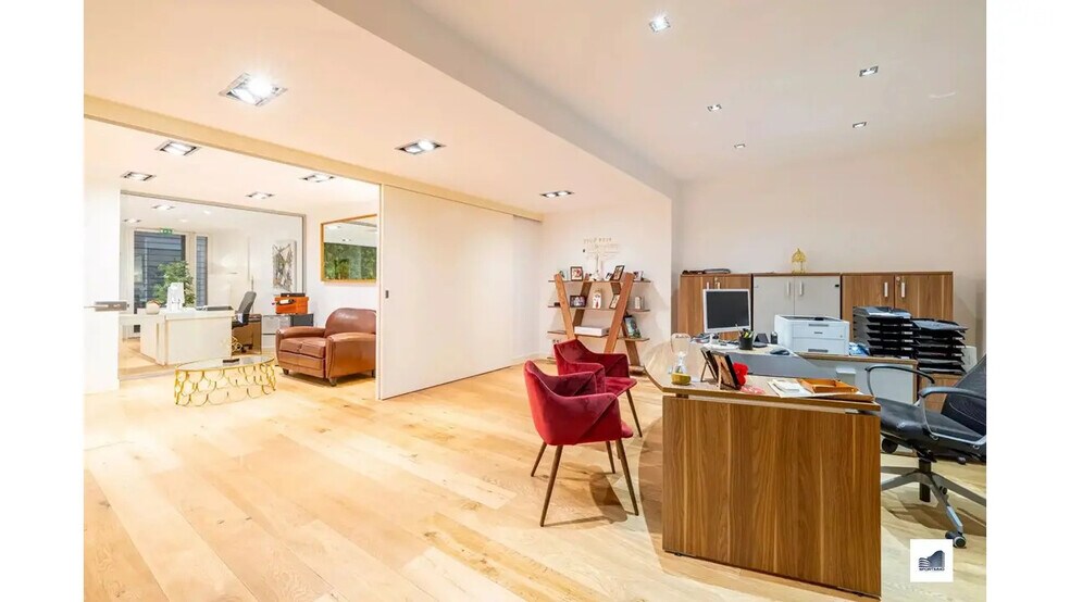Rue Vallence Pere Ruby, Marseille for lease - Interior Photo - Image 1 of 5