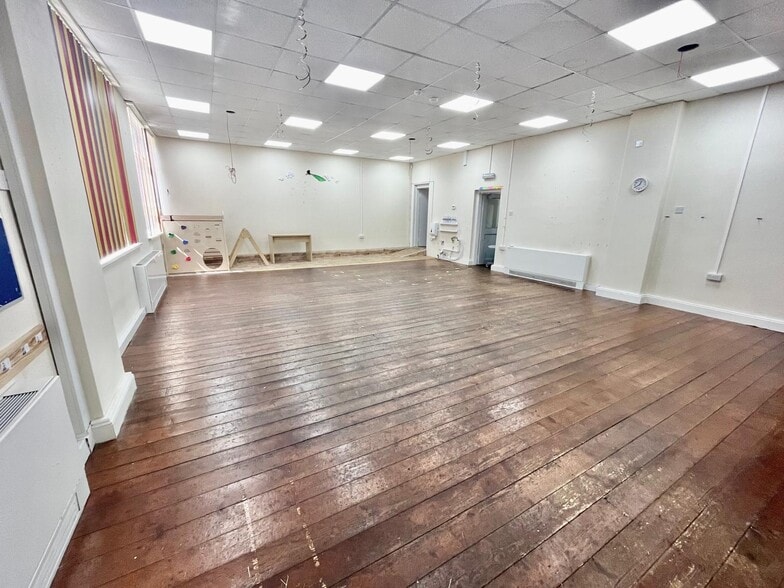 Gladstone Terrace, Gateshead for lease - Building Photo - Image 2 of 10