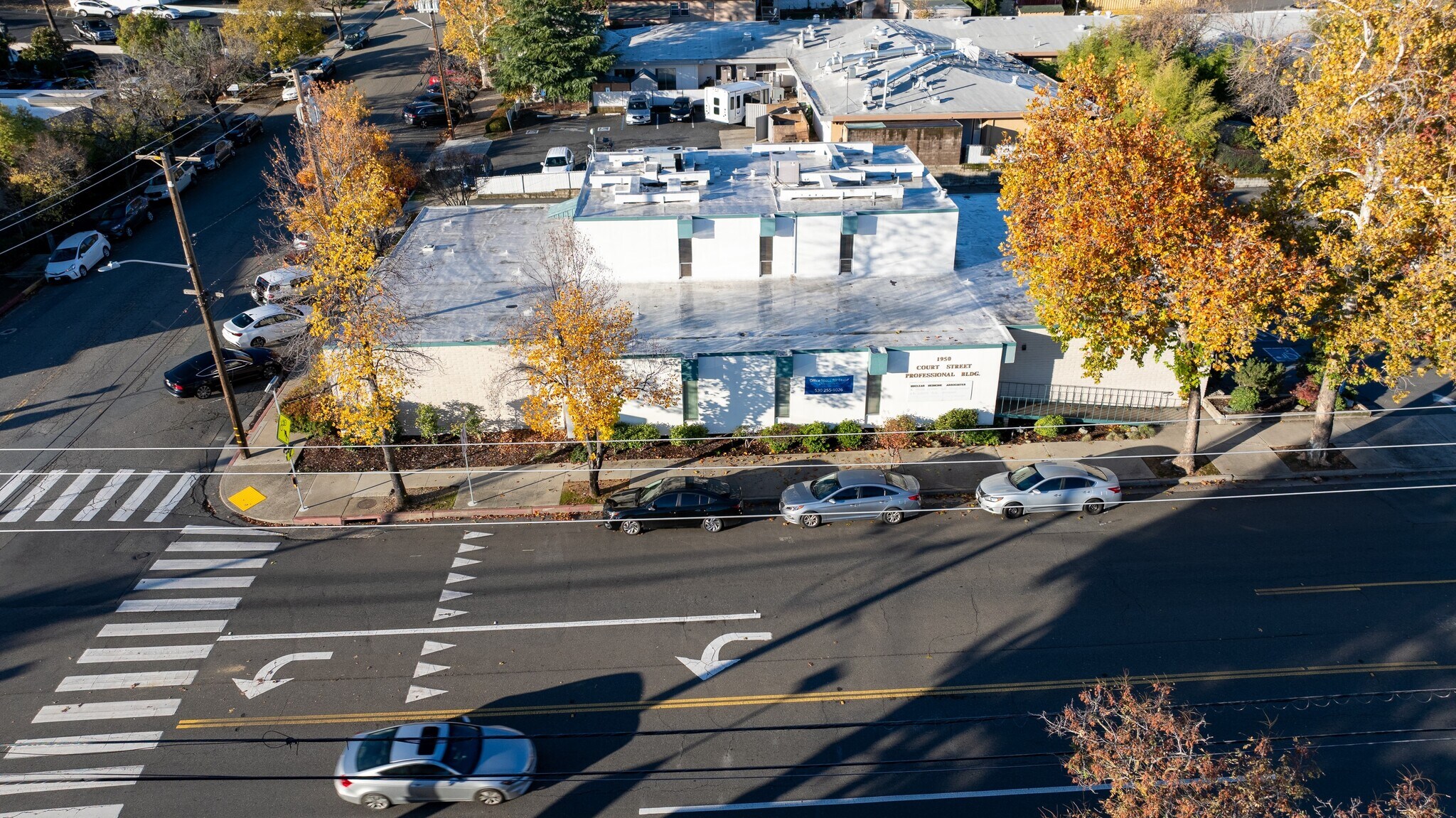 1950 Court St, Redding, CA à louer Photo principale- Image 1 de 13