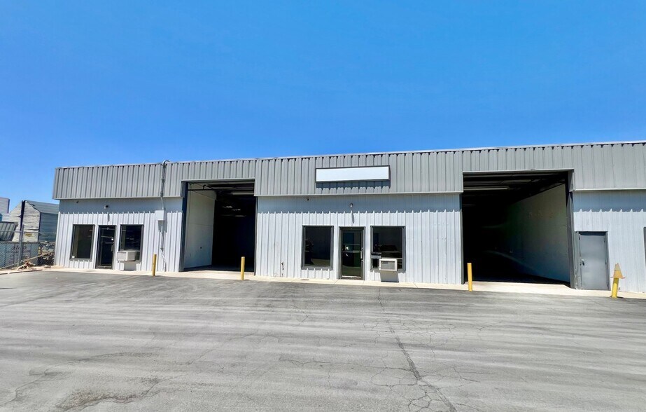 625 Spice Islands Dr, Sparks, NV à louer - Photo du bâtiment - Image 2 de 8