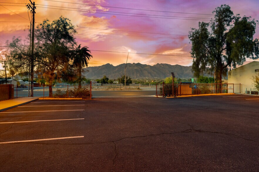 3838 E Fort Lowell Rd, Tucson, AZ à vendre - Photo du bâtiment - Image 2 de 8