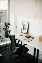 22 E 5th Ave, Vancouver, BC à louer Photo intérieure- Image 2 de 3