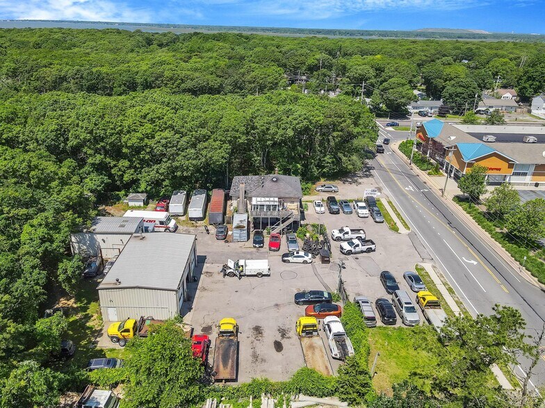 18 Havenwood Dr, Shirley, NY à vendre - Photo du bâtiment - Image 2 de 16