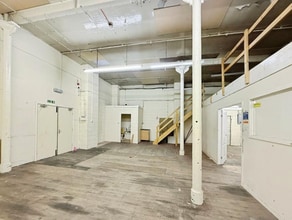 Rossini St, Bolton for lease Interior Photo- Image 1 of 6