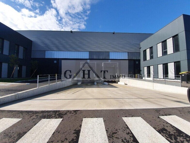 Industrial in Le Bourget for lease - Building Photo - Image 3 of 12
