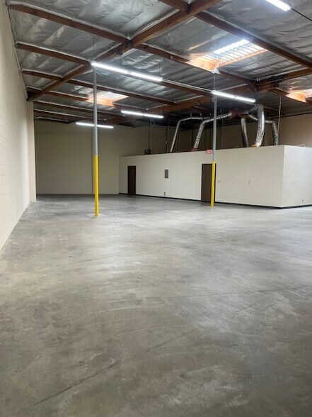 4700 E Miller Dr, Temple City, CA à louer - Photo du bâtiment - Image 3 de 9