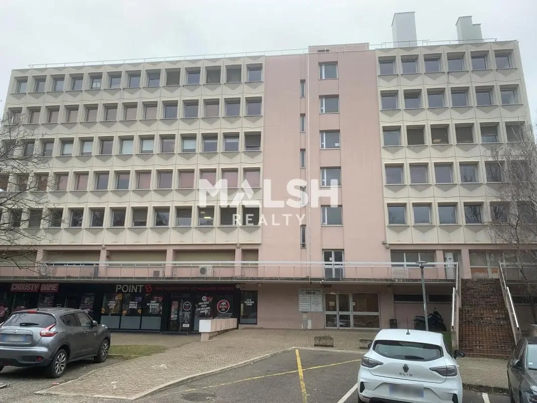 Office in Bron for sale Building Photo- Image 1 of 10