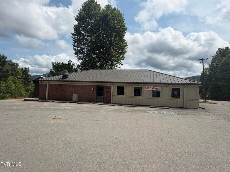920 E 5th St N, Big Stone Gap, VA à vendre - Photo du bâtiment - Image 2 de 25