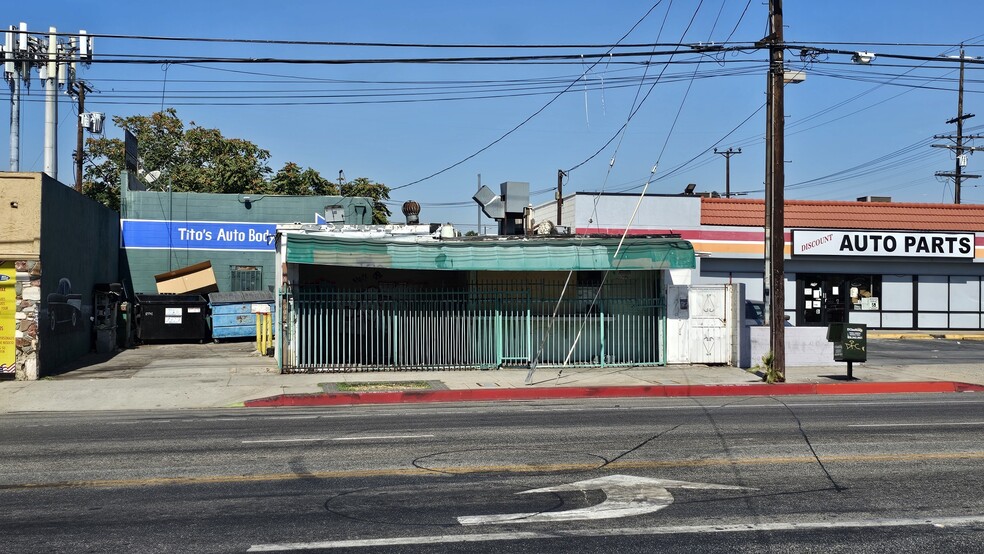 13741-13743 Van Nuys Blvd, Pacoima, CA for sale - Building Photo - Image 2 of 14