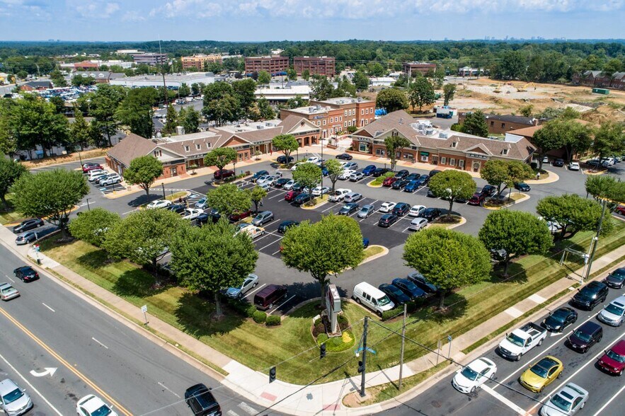 11198-11206 Lee Hwy, Fairfax, VA à louer - Photo du bâtiment - Image 2 de 10