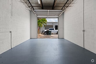 3161-3181 NE 5th Ave, Oakland Park, FL for lease Interior Photo- Image 2 of 2