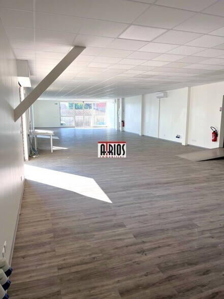 Retail in La Garde for lease - Interior Photo - Image 3 of 10