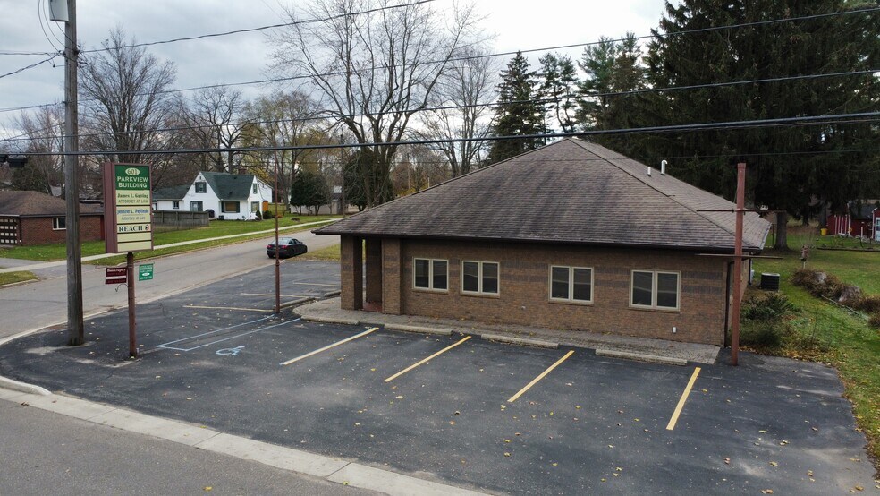 601 W Corunna Ave, Corunna, MI à louer - Photo du bâtiment - Image 3 de 8