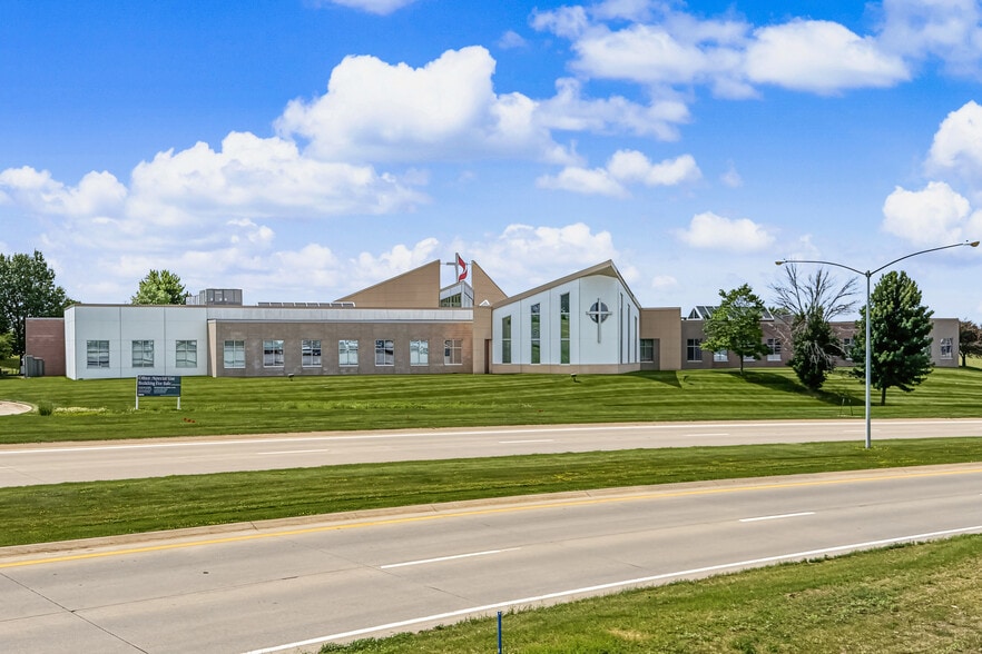 2301 Rittenhouse St, Des Moines, IA for sale - Building Photo - Image 2 of 7