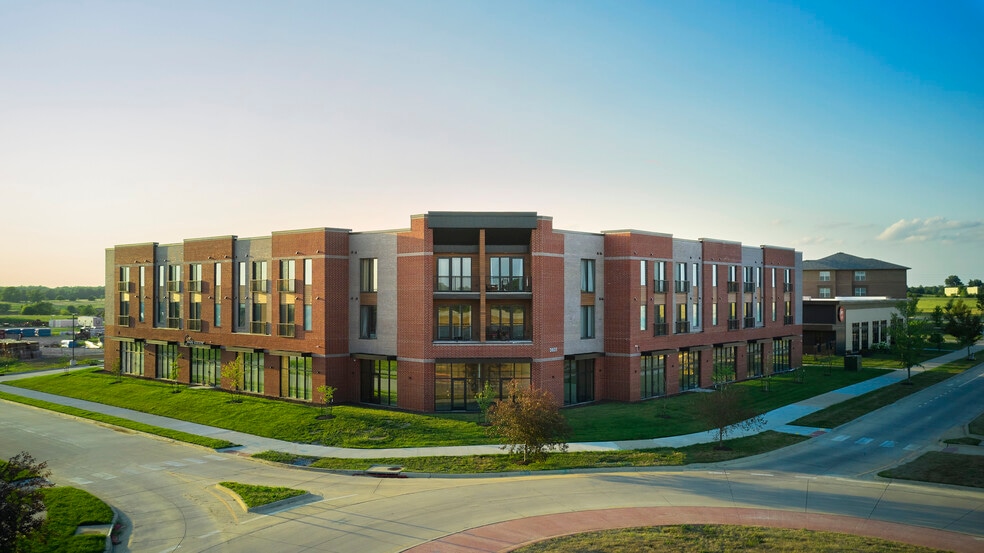 4210 Philips Farm Rd, Columbia, MO for lease - Building Photo - Image 2 of 17