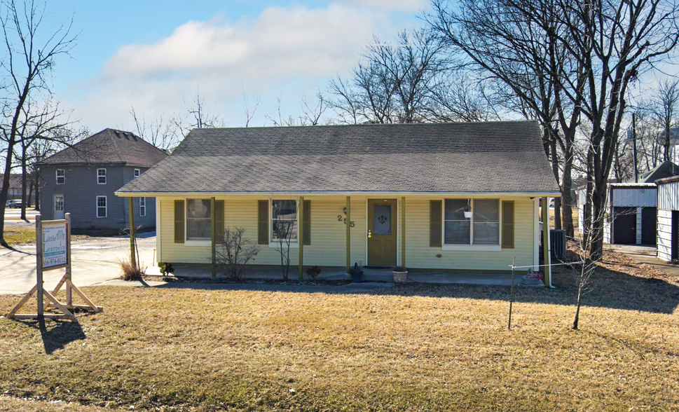 255 S Peculiar Dr, Peculiar, MO for sale - Primary Photo - Image 1 of 1