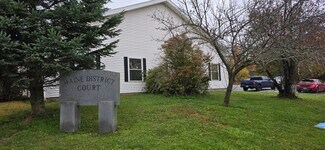 Plus de détails pour 12 Water St, Newport, ME - Spécialité à vendre