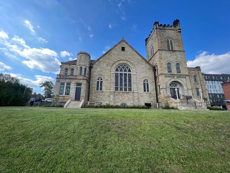 486 S Graham St, Pittsburgh, PA à vendre - Photo du bâtiment - Image 2 de 38