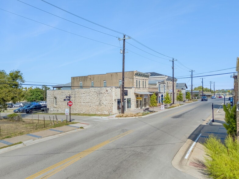 923 Main St, Liberty Hill, TX à vendre - Photo du bâtiment - Image 3 de 26