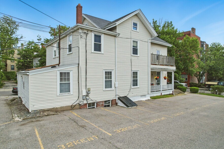 32 Kent St, Brookline, MA à vendre - Photo du bâtiment - Image 2 de 3