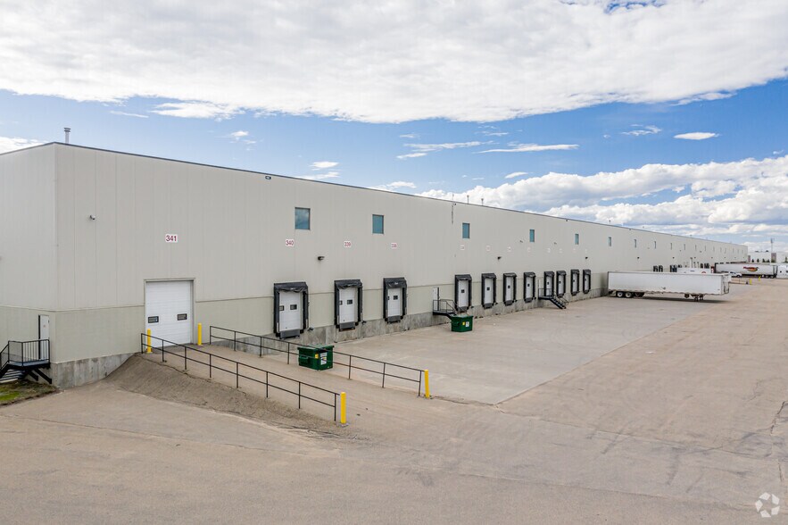 11203-11343 189 St NW, Edmonton, AB à louer - Photo du bâtiment - Image 3 de 3