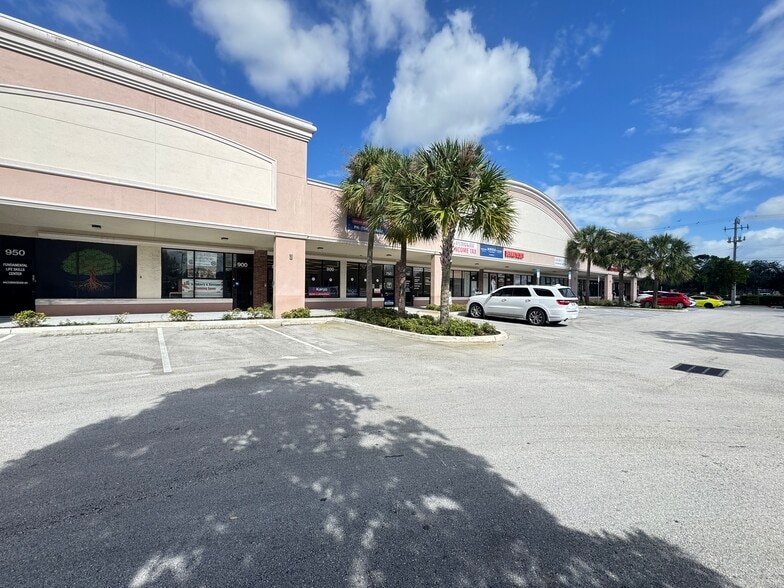 8053 W Oakland Park Blvd, Sunrise, FL for lease - Building Photo - Image 3 of 9