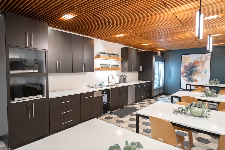 2551 San Ramon Valley Blvd, San Ramon, CA à louer - Photo du bâtiment - Image 2 de 4