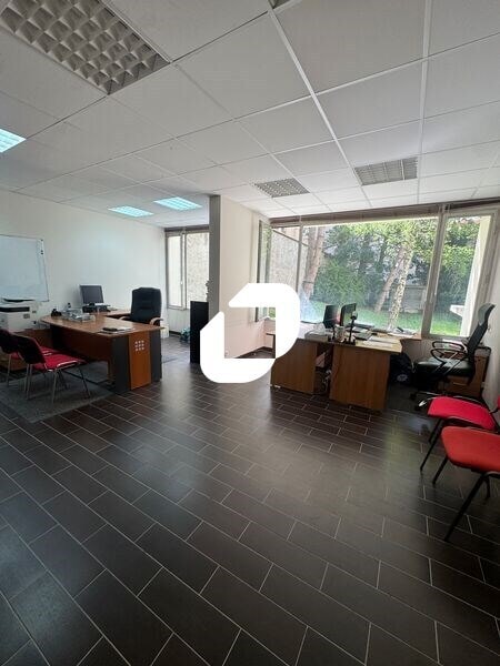 Office in Paris for sale Interior Photo- Image 1 of 7