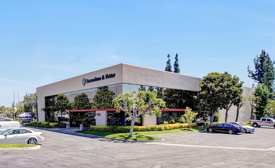 604 E Huntington Dr, Monrovia, CA for lease - Primary Photo - Image 1 of 5