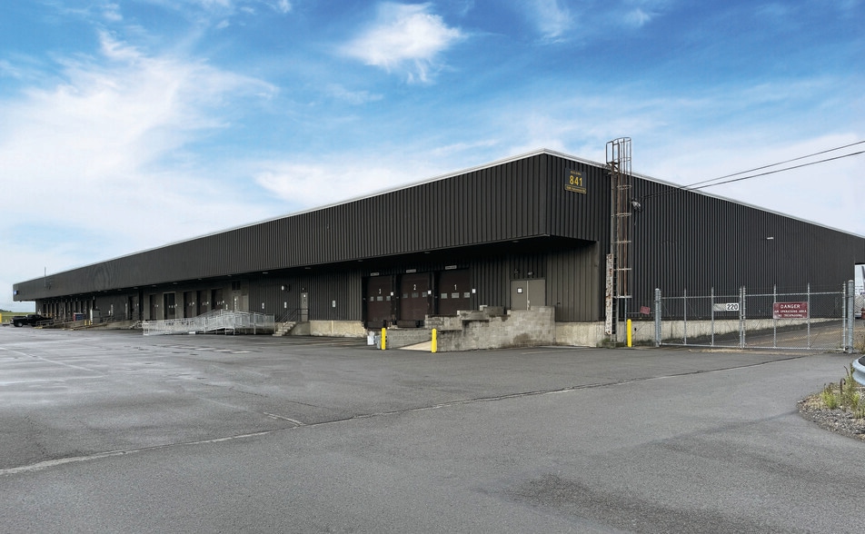 1000 Halverson Dr, Moon Township, PA for lease - Building Photo - Image 1 of 1