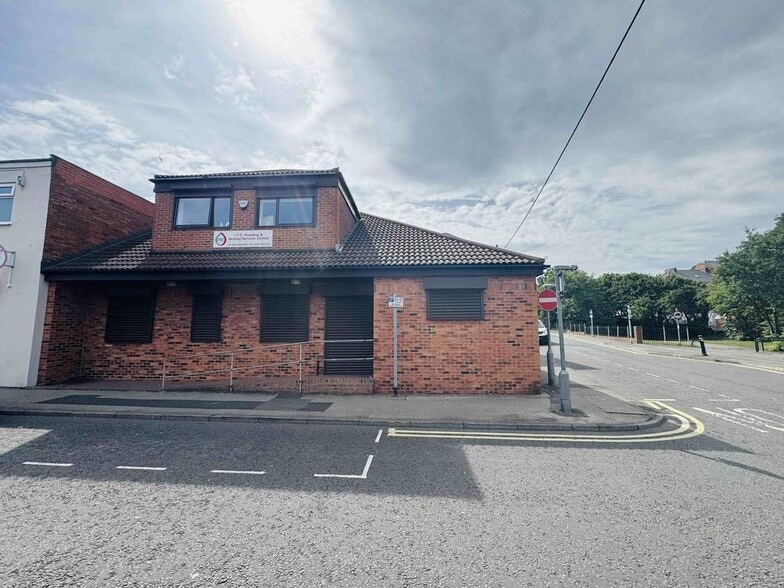 1-2 Adelaide Row, Seaham for lease - Building Photo - Image 1 of 12