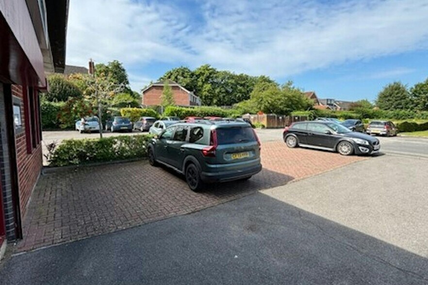 Campbell Ct, Bramley à louer - Photo du bâtiment - Image 3 de 3