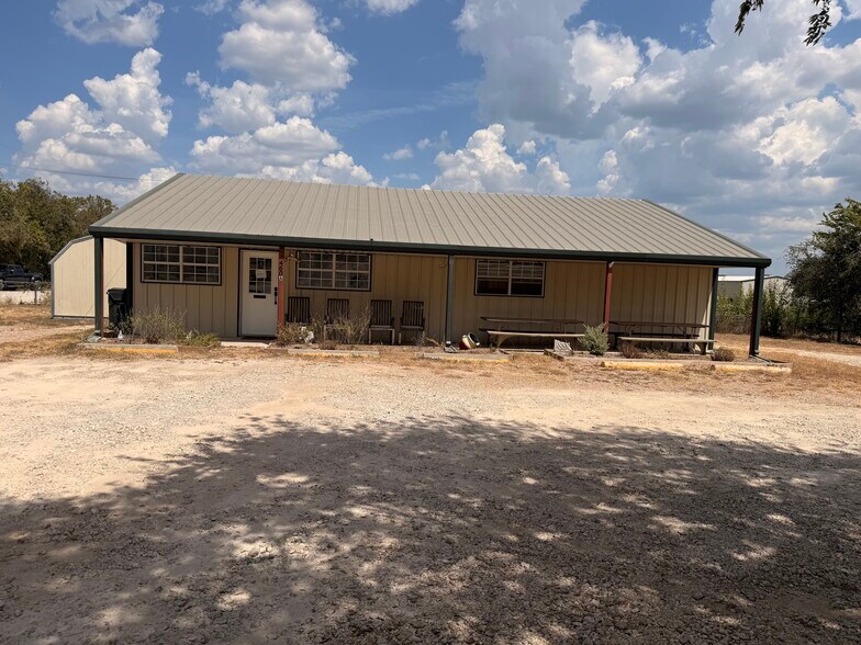 460 Jones Ave, Blanco, TX for lease - Building Photo - Image 3 of 15