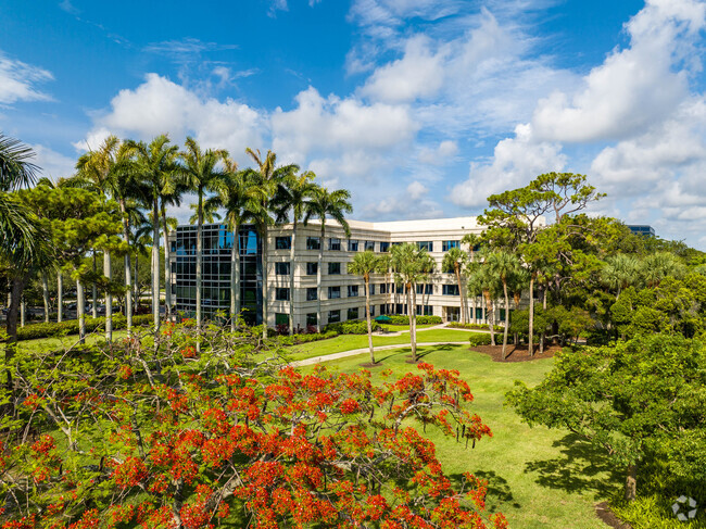 Plus de détails pour 800 Fairway Dr, Deerfield Beach, FL - Bureau à louer