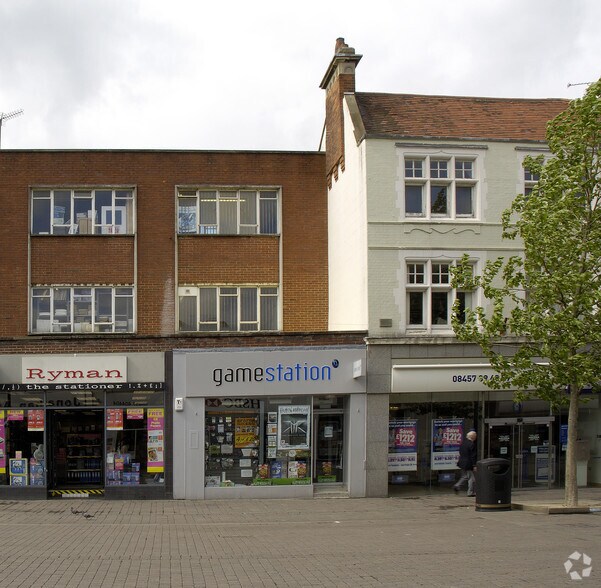 52-54 High St, Staines à vendre - Photo du bâtiment - Image 3 de 4