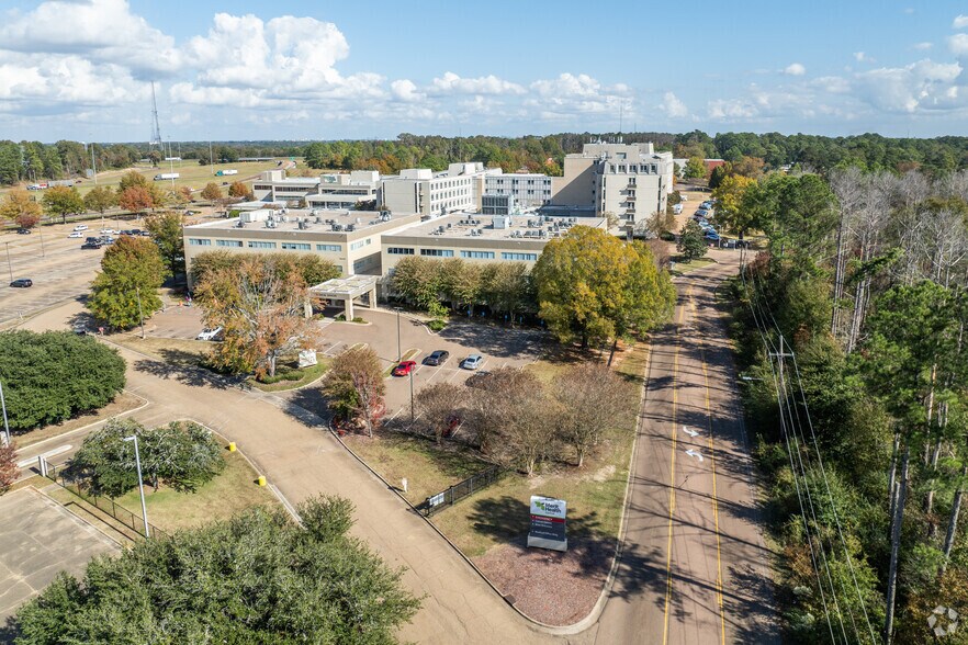 1860 Chadwick Dr, Jackson, MS for lease - Aerial - Image 2 of 5