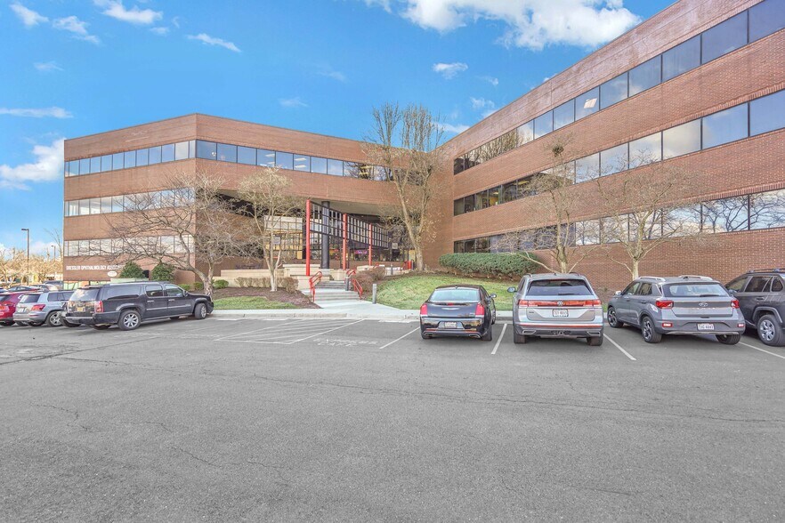 3930 Pender Dr, Fairfax, VA à louer - Photo du bâtiment - Image 3 de 43