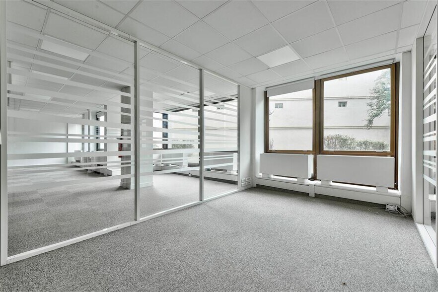 Bureau dans Saint-Cloud à louer - Photo du bâtiment - Image 2 de 6