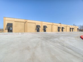839 SW 19th St, Moore, OK for lease Interior Photo- Image 1 of 4