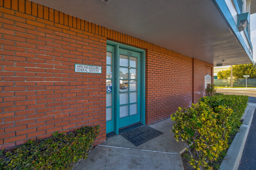 16336 Whittier Blvd, Whittier, CA à vendre - Photo du bâtiment - Image 3 de 74