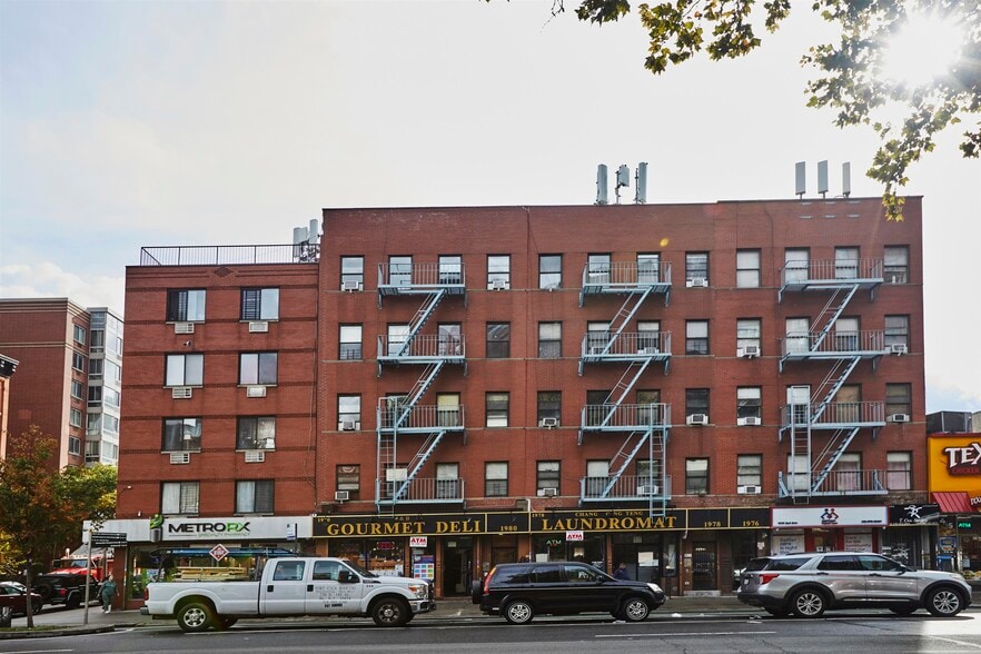 1978 2nd Ave, New York, NY à vendre - Photo du bâtiment - Image 2 de 7
