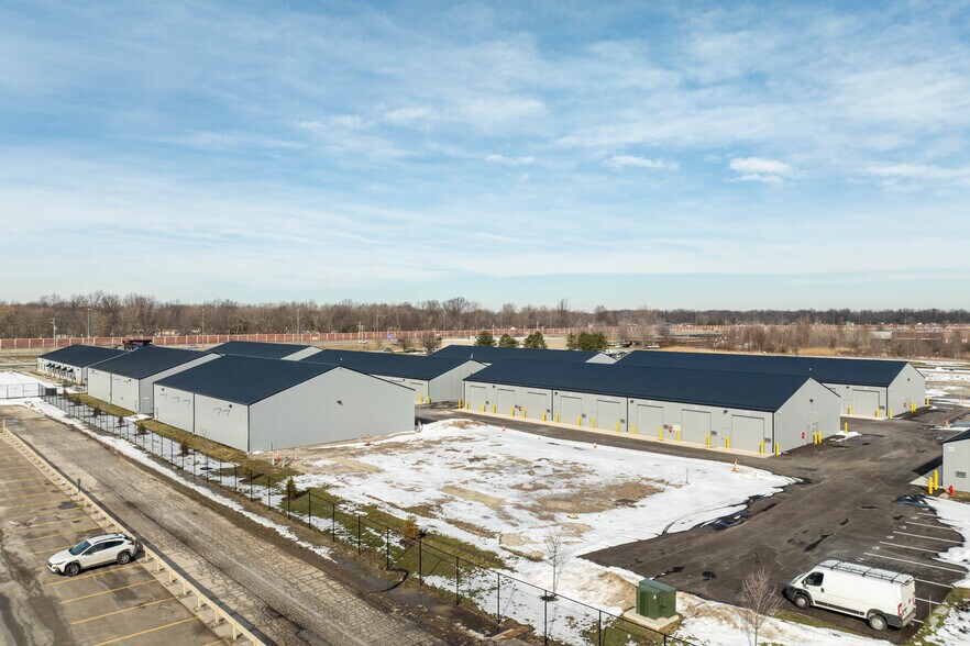 7840 Tyler Blvd, Mentor, OH à louer - Photo du bâtiment - Image 3 de 5