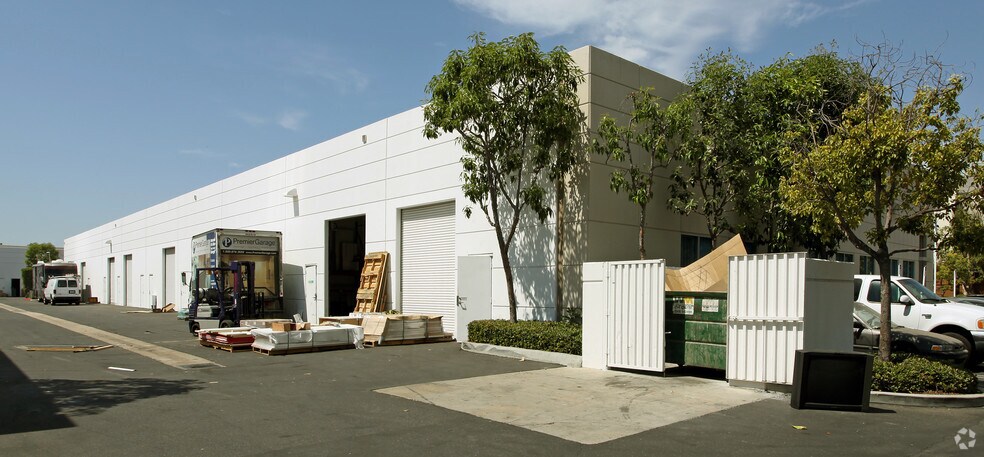 20914 Bake Pky, Lake Forest, CA à vendre - Photo du bâtiment - Image 2 de 9
