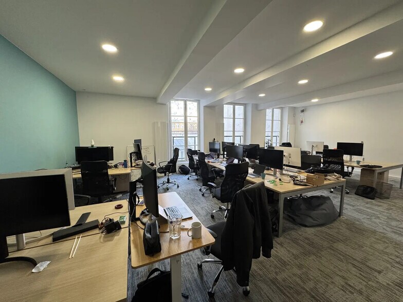 Coworking Space in Paris for lease - Building Photo - Image 3 of 10