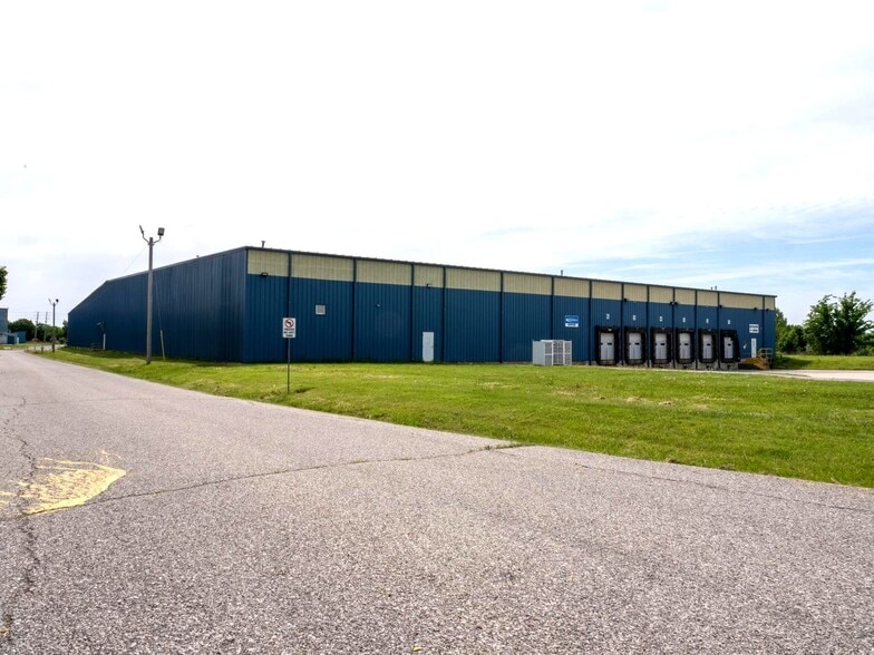 2400 Industrial Pky, Miami, OK à louer - Photo du bâtiment - Image 1 de 3