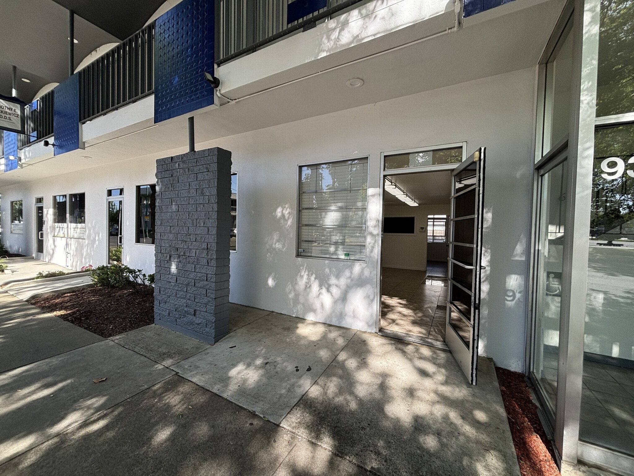 930 Alhambra Blvd, Sacramento, CA for lease Interior Photo- Image 1 of 4