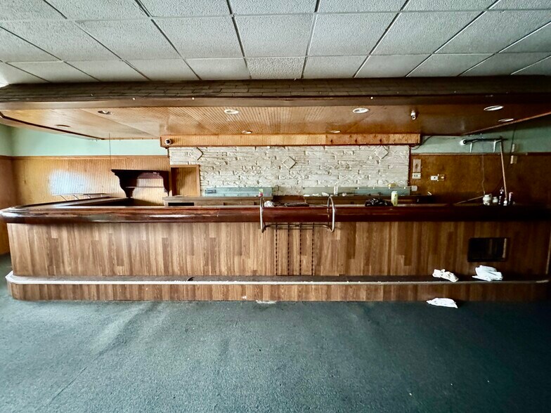 2321 N Michigan Ave, Saginaw, MI à vendre - Photo intérieure - Image 3 de 12