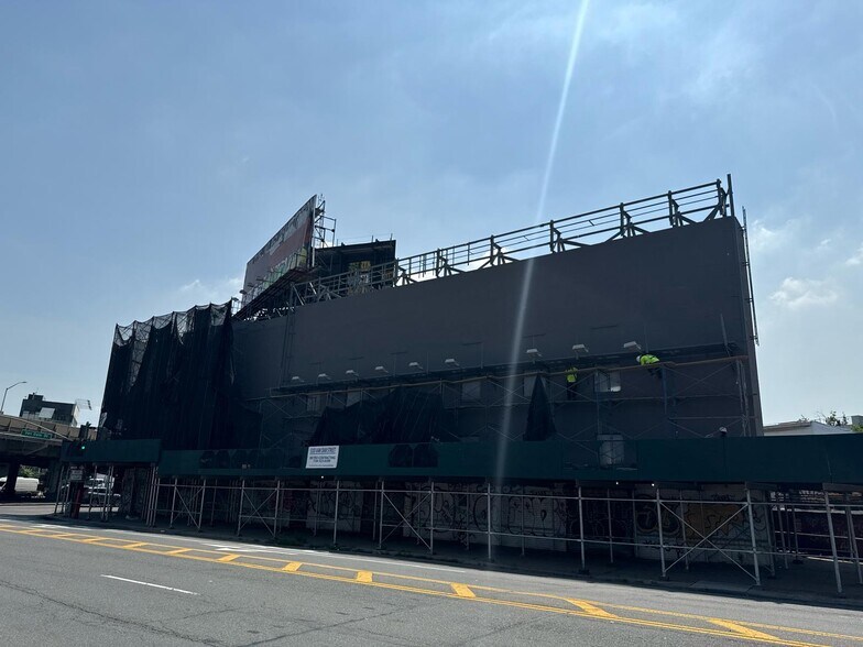 51-03 Van Dam St, Long Island City, NY à louer - Photo du bâtiment - Image 2 de 2