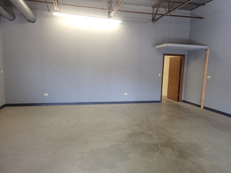 28835 N Herky Dr, Lake Bluff, IL à louer - Photo du bâtiment - Image 3 de 6