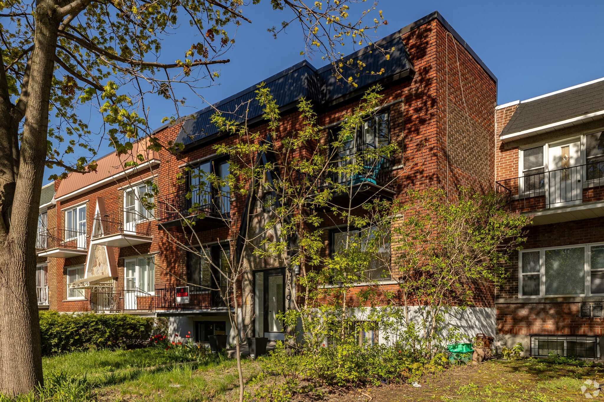3587-3591 Sherbrooke E, Montréal, QC for sale Primary Photo- Image 1 of 3